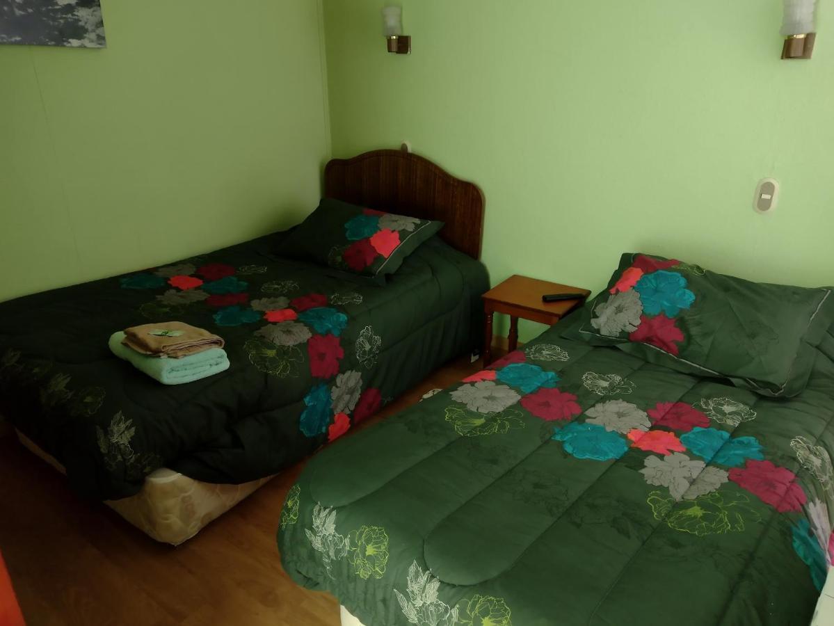 Hostal El Toque De Pilar プンタアレナス エクステリア 写真